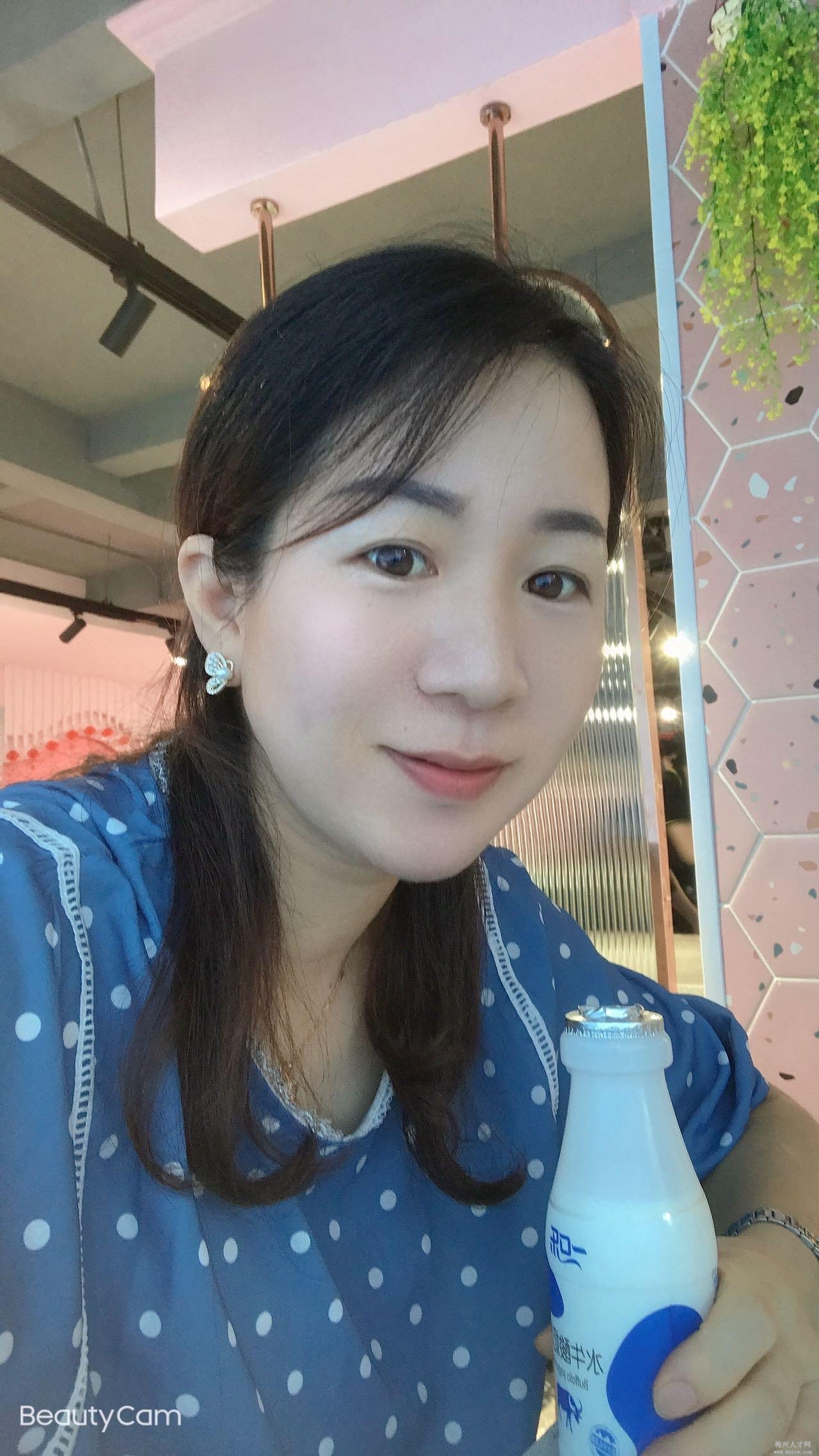 洪女士